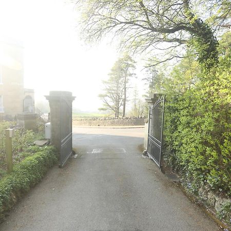 Entire Victorian Lodge In A Privately Gated Estate With Secure Parking For Two Cars And A Newly Refurbished Bathroom Екстериор снимка